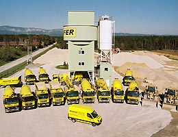 Pehofer Kieswerk Breitenau mit Gro&szlig;teil des Fuhrparks