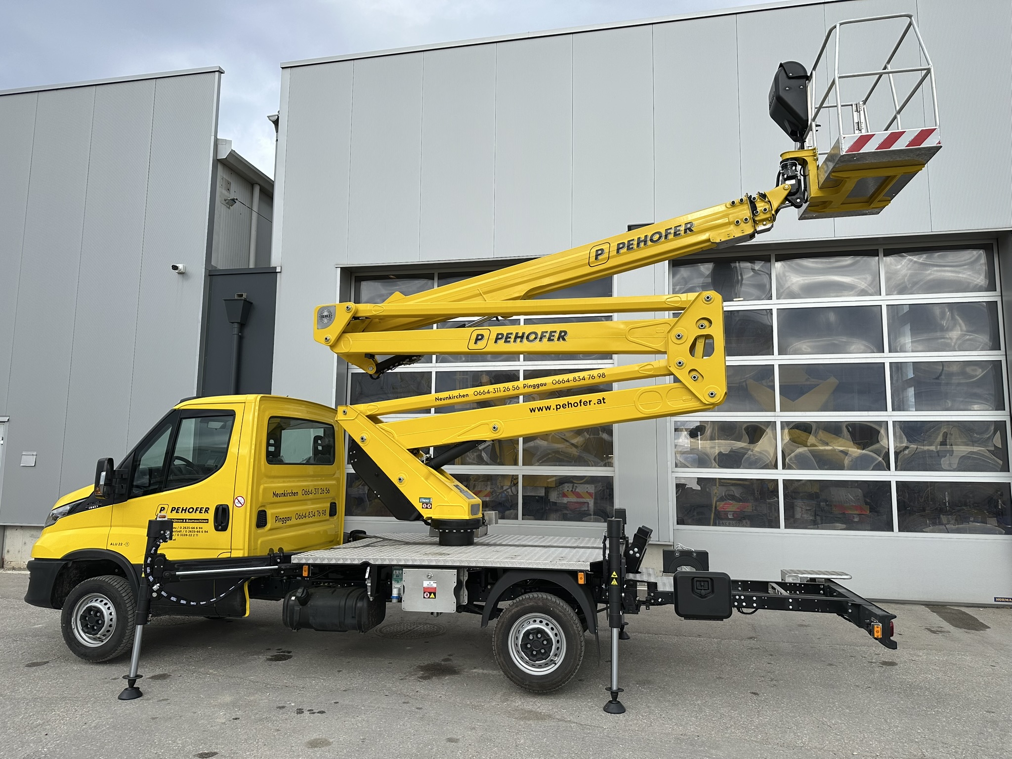 ALU 21 Teleskoplift auf Trägerfahrzeug